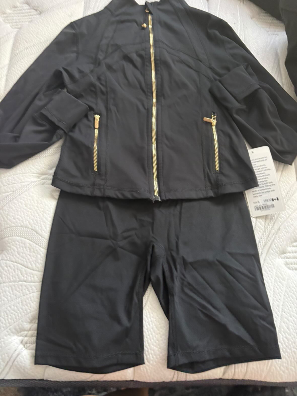 Two piece lulu gold zipper set
